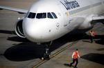 Rejserestriktioner holder Lufthansas fly på jorden, og luftfartsselskabet risikerer at afskedige mange tusind ansatte. Foto: Alkis Konstantinidis/Ritzau Scanpix
