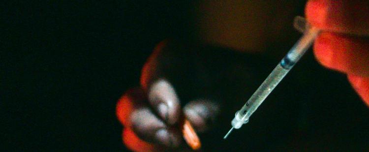 For et væld af amerikanere er opioider blevet en frygtelig skæbne. 'I Heroinens spor' ser på kampen mod stofferne.  