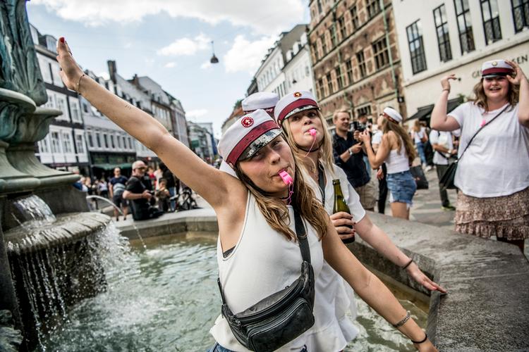 Selvom corona har sat en stopper for meget, kan årets studenter have lidt mere ro i maven, hvis de vil søge ind på en videregående uddannelse. Foto: Linda Johansen