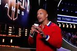 Om det er musklerne, humøret, sin lyst til tequila eller gameshowet 'The Titan Games' formår Dwayne Johnson som altid at pumpe tingene helt helt op. Foto: NBC