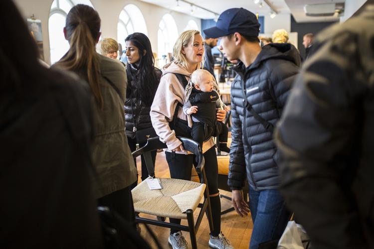 Danske virksomheder er hårdt presset økonomisk. Derfor skal politikerne finde løsninger til, hvordan forbruget kan skubbes i gang, så virksomhederne kan tjene flere penge. Det har bragt de indefrosne feriepenge i spil i forhandlingerne. Foto: Henriette Dæhli/POLFOTO