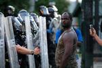 Demonstranter plyndrede butikker og nedbrændte politibiler under optøjerne i Atlanta i staten Georgia den 31. maj, der kom som reaktion på drabet på George Floyd. Foto: REUTERS/Dustin Chambers Foto: Dustin Chambers/Ritzau Scanpix