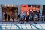  Texas er begyndt at genåbne, her modebutikken Gucci i Houston, men myndighederne måtte torsdag rapportere om det største antal nye smittede siden krisen brød ud.    Foto: Adrees Latif/Ritzau Scanpix