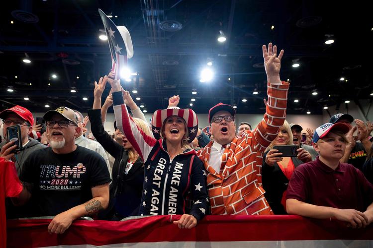 Onsdag meddelte præsidenten, at han vil genoptage sine vælgermøder i staterne Oklahoma, Florida, Arizona og North Carolina. Billdet er fra et af de seneste massemøder i Las Vegas i februar.  Foto: Jim Watson/Ritzau Scanpix