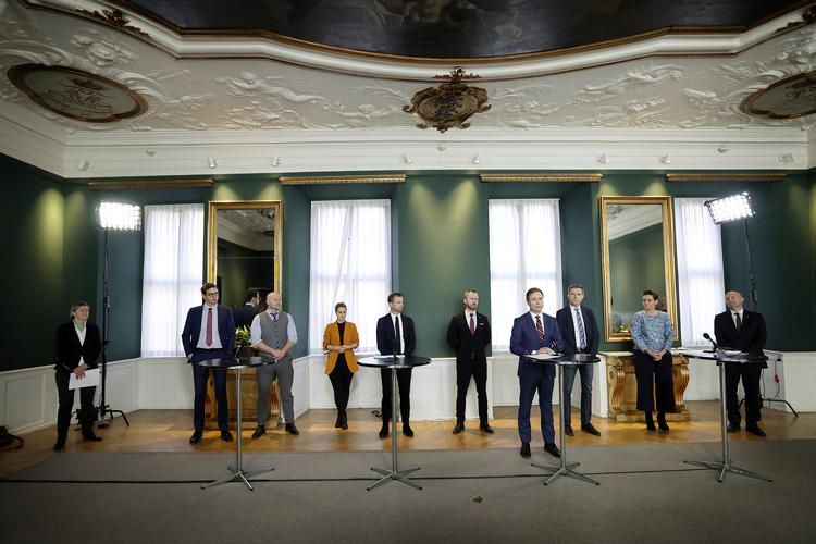 Samtlige partier vedtog 19. marts den første hjælpepakke for at holde hånden under dansk økonomi. Foto: Jens Dresling/POLFOTO