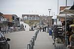 Turistbyen Henne Strand i Vestjylland har tørstet efter turister og deres penge. Med udbetalingen af danskernes indefrosne feriepenge kommer der efter alt at dømme mere gang i økonomien.  Foto: Christer Holte