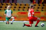 Players form Fortuna HJørring and FC Nordsjælland kneeling on saturday june 6th.  Foto: Jens Dresling/POLFOTO