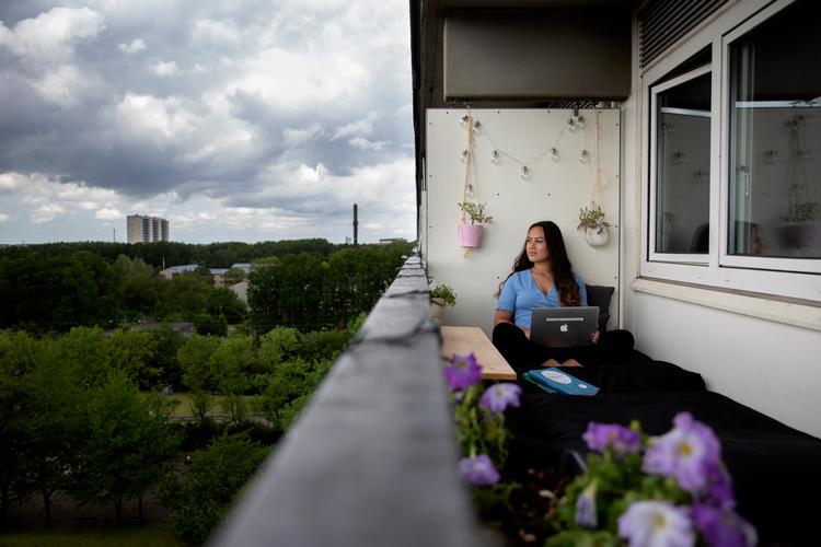Sygeplejestuderende Maja Frederiksen på 21 år fik aflyst sin praktik i psykiatrien kort inden, hun skulle møde op. »Ingen tog hånd om mig i den periode, så jeg følte mig fanget«, siger hun. Foto: Peter Hove Olesen