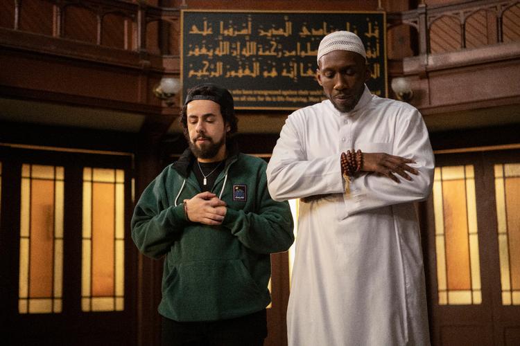 Mahershala Ali er ny medvirkende i anden ombæring af Ramy. Han spiller en imam, der bliver Ramys åndelige vejleder.  Foto: C More