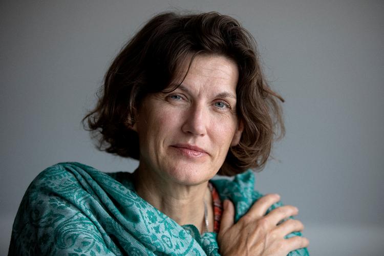»Den voldsomme modstand har undret mig så meget, at det desværre er nærliggende at tænke: Hvilke magtbastioner, eller hvilke skeletter i hvis skabe, er det man ønsker at beskytte, eller i hvert fald ikke synes der skal åbnes for?«, siger Janne Teller. Foto: Finn Frandsen/POLFOTO