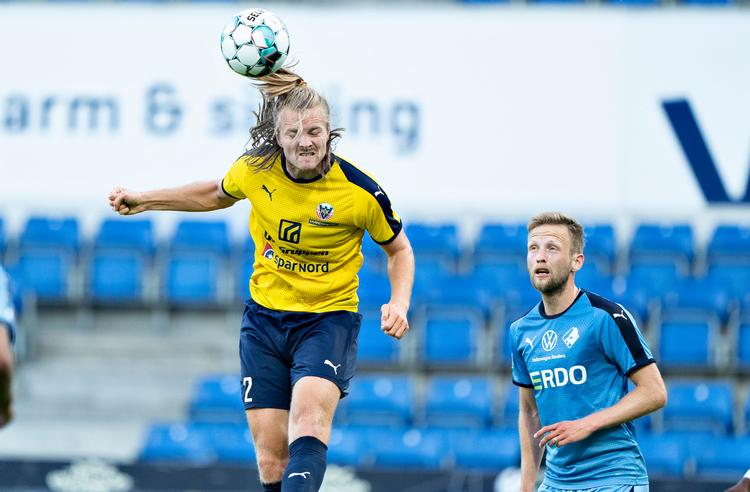 Hobros Simon Jakobsen blev udvist i 2. halvleg.  Foto: Henning Bagger/Ritzau Scanpix