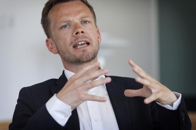   »Vi vil arbejde efter en administrationsmodel, hvor den enkelte borger kan vælge at få pengene udbetalt på pensionstidspunktet, som det oprindeligt var tiltænkt«, lyder det beskæftigelsesminister Peter Hummelgaard. Foto: Jens Dresling/POLFOTO