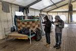 De tabte år. Nur Adam og Haris Haq var et par unge fyre først i tyverne, da Politiken mødte dem i vinteren 2018 i Velika Kladusa meget langt fra hjemlandet Myanmar. Vi kender ikke Nur og Haris videre skæbne, men de er to blandt de stadig flere millioner i verdens flygtningestrømme.

  Foto: Jacob Ehrbahn/POLFOTO