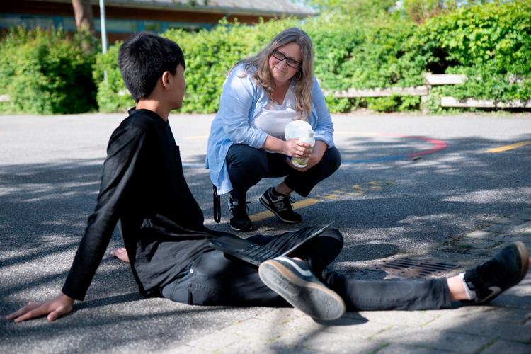 Susanne Christensen fra Baltorpskolen i Ballerup er hovedprisvinder af Politikens Undervisningspris 2020. Blandt andet fordi hun kan få selv den mest skoletrætte dreng til at interessere sig for læsning og litteratur. Foto: Janus Engel