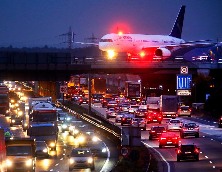 Der findes ingen lande, som har gennemført en så vidtrækkende CO2-afgift, som Klimarådet har foreslået. Men den grundlæggende ide vinder indpas i flere lande. Foto: Michael Probst/Ritzau Scanpix