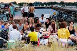 Kan din fødselsdag rykkes udenfor, så gør det, lyder anbefalingen fra Sundhedsstyrelsen. Arkivfoto. Foto: Emma Sejersen/POLFOTO