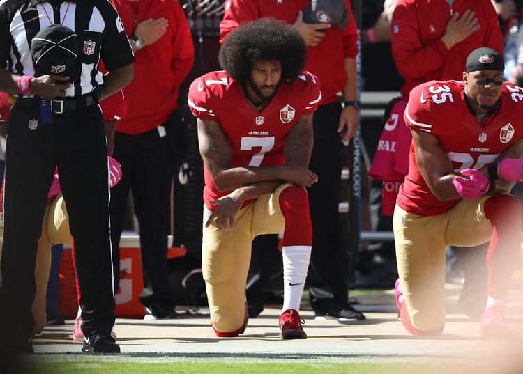 Måske varer det ikke så længe, før Colin Kaepernick igen skal trække i tøjet og spille NFL-kampe. Foto: Ezra Shaw/Ritzau Scanpix