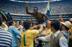 Edson Arantes do Nascimento aka. Pelé var 29 år, da han vandt sin tredje VM-titel. Året efter triumfen indstillede han landsholdskarrieren efter 77 mål i 92 kampe.  Foto: /Ritzau Scanpix