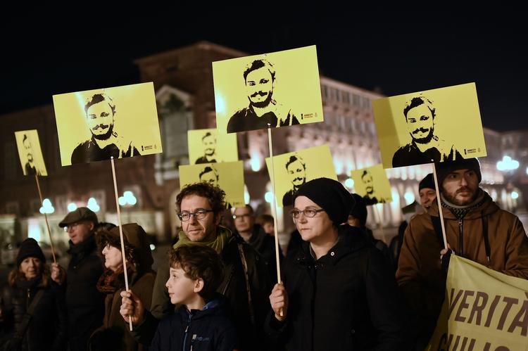 Demonstration til minde om Giulio Regeni i Torino fire år efter, at han blev bortført, torteret og myrdet i Egypten. Nu har den italienske regering aftalt en kæmpe våbenhandel med Egypten.     Foto: Marco Bertorello/Ritzau Scanpix