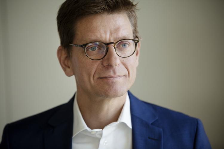 Medlemsdirektør Lars Frelle-Petersen fra Dansk Industri (DI) formidlede samarbejdet mellem danske virksomheder og myndighederne i den nationale krisestab, da Danmark var helt lukket ned under Corona-krisen. Han mener, at genåbningen går for langsomt. Foto: Thomas Borberg/POLFOTO