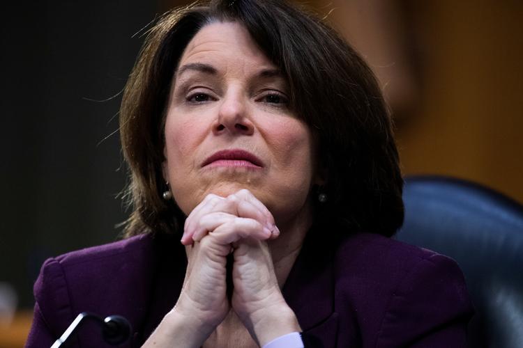 Torsdag aften lokal tid annoncerede Amy Klobuchar, at hun trækker sig fra kapløbet om at blive demokraternes vicepræsidentkandidat.  Foto: Pool/Ritzau Scanpix