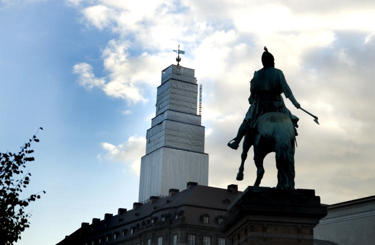 Danmark kommer heller ikke uden om en historisk storvask. Vi kunne passende begynde med Absalon og gå videre med Christian IV, som ikke kun lod bygge, men gerne gik i krig, skriver Henrik Kaufholz i dette indlæg. Arkivfoto Torben Stroyer