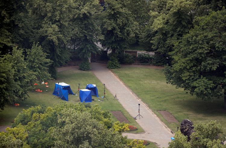 Forbury Gardens i Reading, hvor tre blev dræbt og tre blev hårdt såret lørdag aften. En 25-årig mand er anholdt i sagen, som karakteriseres som terror. Motivet er dog stadig uklart. Foto: Peter Nicholls/Ritzau Scanpix