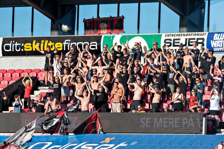 Fans fra FC Midtjylland kom med homofobiske tilråb mod dommerne i søndagens kamp mod AGF - tilskuerne på dette billede er ikke nødvendigvis involveret i sagen. Foto: Jens Nørgaard Larsen/Ritzau Scanpix