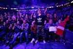 Astralis-fans hepper på deres det danske hold fra sidelinjen til e-sports-stævnet BLAST Pro Series i Royal Arena i København i 2018.  Foto: Jacob Ehrbahn/POLFOTO