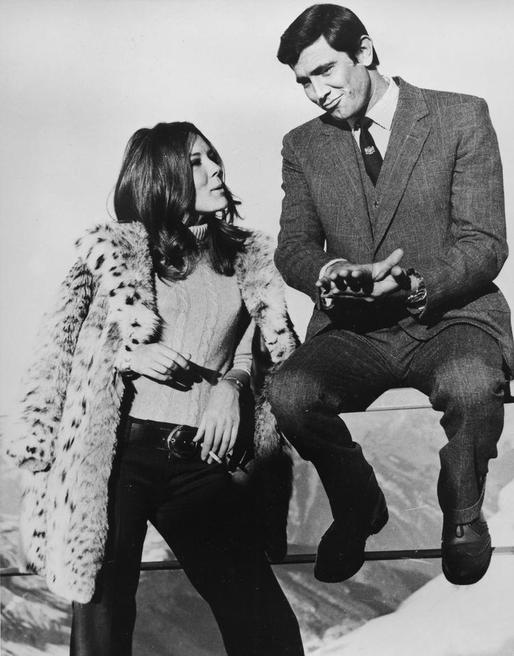 George Lazenby skulle løfte arven efter Sean Connerys portrættering af agent 007. Her ses han under optagelserne til 'I Hendes Majestæts Hemmelige Tjeneste' med skuespiller Diana Rigg. Foto: Bob Dear/Ritzau Scanpix