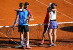 Mens der stadig kunne smiles under Adria Tour arrangeret af Novak Djokovic, der her (rød trøje) ses med kroaterne Borna Coric og Ana Konjuh samt serbiske Olga Danilovic. Senere forsvandt smilene, og Djokovic må tage mange drøje hug uden for banen.. Foto: Antonio Bronic/Ritzau Scanpix