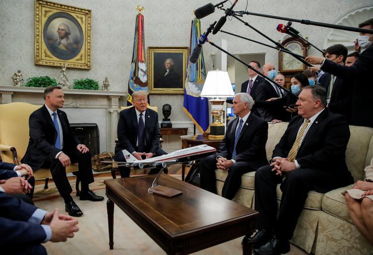 Polens præsident Andrzej Dudas og USA's præsident Donald Trump møder pressen i Det Hvide Hus i Washington D.C. onsdag aften dansk tid. Foto: Carlos Barria/Ritzau Scanpix