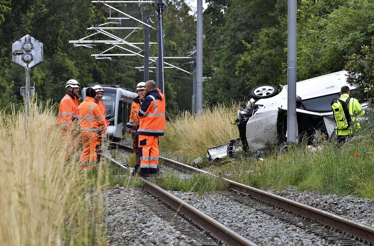 Advarselsblinket virkede, som det skulle, da en familie fra Norge kolliderede med et letbanetog på Djursland. Den 34-årige far og hans 7-årige søn omkom i ulykken, mens mor og datter overlevede.  Foto: Ernst van Norde