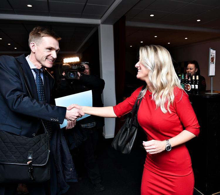 Dansk Folkeparti og Nye Borgerlige ligger side om side i ny måling. Her mødes Kristian Thulesen Dahl (DF) og Pernille Vermund (NB) til politisk debat i Aabenraa i marts sidste år. Foto: Ernst van Norde