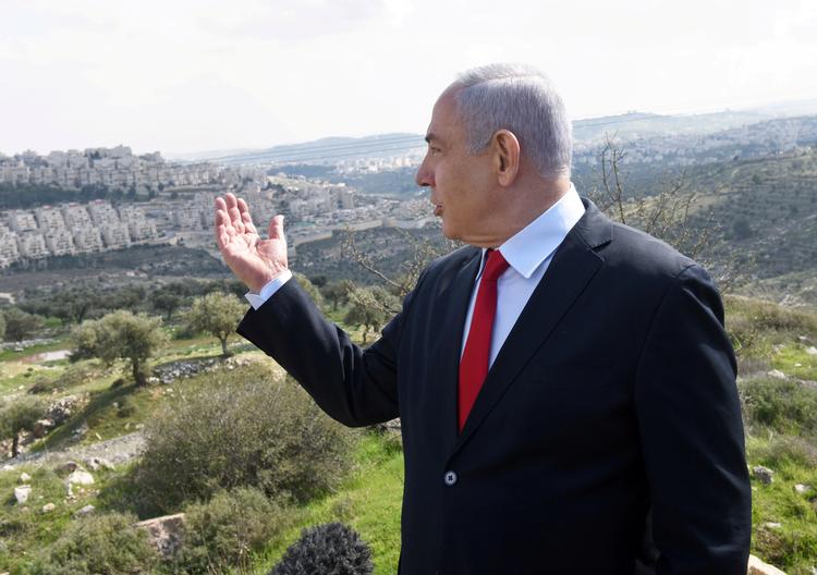  Benjamin Netanyahu i omstridt og besat område: Den israelske 1bosættelse Har Homa.  Foto: Pool New/Ritzau Scanpix