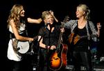 The artists formerly known as Dixie Chicks. Trioen består af Emily Robison, Natalie Maines og Martie Maguire.  Foto: Mario Anzuoni/Ritzau Scanpix
