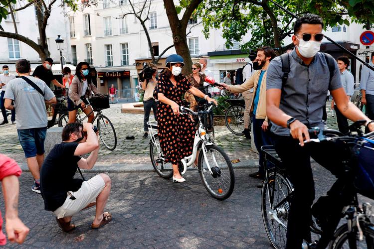 I Paris står den socialistiske borgmester, Anne Hidalgo, med støtte fra grønne og kommunister til at bevare sit flertal efter seks år ved magten. Foto: Thomas Coex/Ritzau Scanpix