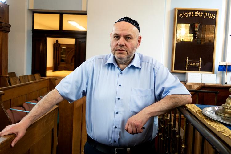 Max Privorozki er opsat på at få besvaret, hvad der driver et menneske til at gå fra at være antisemit til morder.  Foto: Murat Tamer