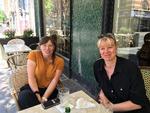 Therese Thomasson til højre og Moa Dahlin til venstre tog lørdag toget fra Malmø til København for at se, om det er muligt at komme til Danmark som sydsvensk turist. Foto: Marie Nørgaard Skadhauge