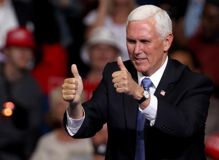 Mike Pence fotograferet under Donald Trums vælgermøde i Tulsa forrige lørdag.  Foto: Win Mcnamee/Ritzau Scanpix