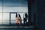 Sammen med pianisten Emil Gryesten har cellisten Carl-Oscar Østerlind udgivet en anbefalelsesværdigt album med musik af Brahms. Foto: Nikolaj Lund
