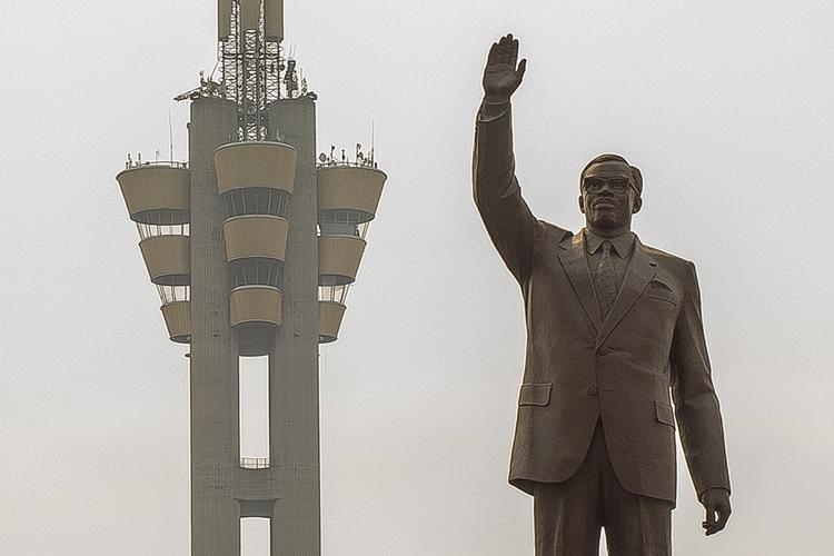 Statuen af DRCongos nationalhelt, Patrice Emery Lumumba, i Kinshasa. 30. juni er det 60 år siden, landet fik sin selvstændighed fra Belgien. Patrice Lumumba var den første regeringschef efter selvstændigheden. Foto: Arsene Mpiana/Ritzau Scanpix
