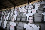 Tilskuerne lavede ikke megen larm, da superligaen blev sparket igang igen efter 80 dages corona-pause. Det var på AGF's hjemmebane, hvor de mødte Randers 28. maj. Siden er der lukket lidt tilskuere ind, men nu åbner regeringen for, at der kan komme endnu flere på tribunerne.  Foto: Jens Dresling/POLFOTO