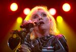 Debbie Harry har som selvsikker frontfigur inspireret mange yngre kunstnere - heriblandt Madonna og Lady Gaga.  Foto: Carlo Allegri/Ritzau Scanpix