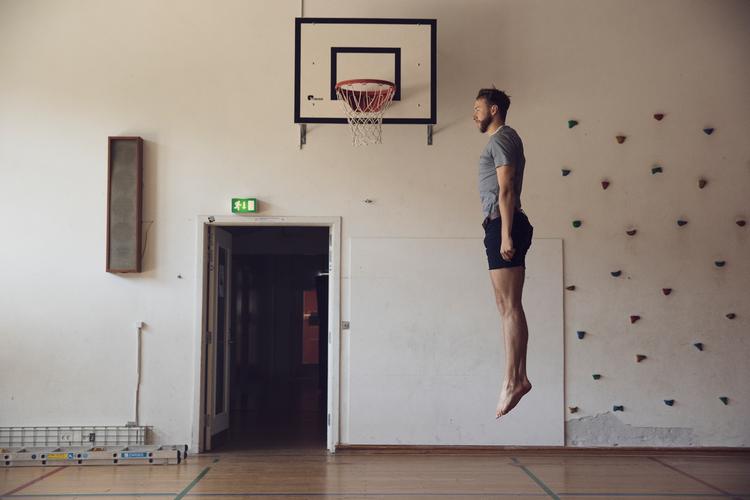 Benjamin Falsing var en meget dygtig springgymnast, men han holdt mest af rytmegymnastik. De andre gymnast-fyre havde dog ikke lyst til at »svanse rundt« på rytmegulvet.  Foto: Peter Hove Olesen/POLFOTO