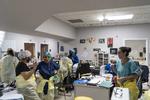Læger og sygeplejersker er samlet et rum nær intensiv afdeling på United Memorial Medical Center i Houston, Texas. Staten har markant flere tilfælde af smittede med coronavirus.   Foto: Go Nakamura/Ritzau Scanpix