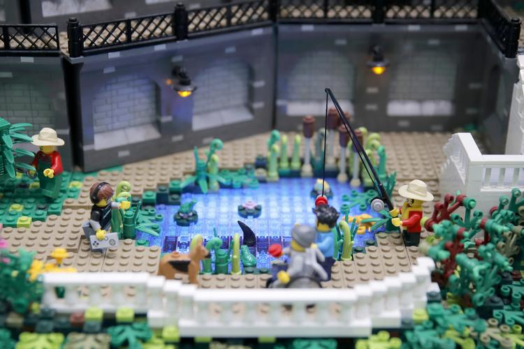 Midt i Billund, hvor det gamle rådhus stod, har Lego opført et stort oplevelsescenter. Foto: Jens Dresling/POLFOTO