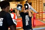 Shahbaz Aslam er cheftræner i Vollsmose Boxing. Han oplever, at det kan være svært at engagere nogle forældre i børnenes sport.  Foto: Finn Frandsen/POLFOTO