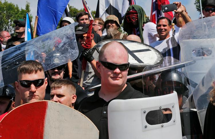 På The_Donald var der opfordringer til at deltage i den højreorienterede demonstration i Charlottesville i 2017 sammen hvide nationalister og nazister. Det endte med at en hvid nationalist kørte sin bil ind i en moddemonstration og dræbte en og sårede 28.
 Foto: Steve Helber/Ritzau Scanpix