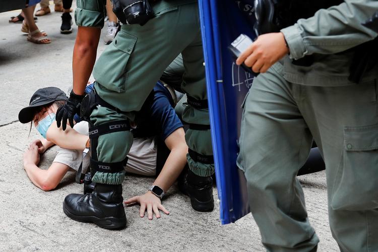 Det kom onsdag til  sammenstød mellem politi og demonstratenter efter indførelsen af den nye sikkerhedslov i Hongkong. Foto: Tyrone Siu/Ritzau Scanpix
